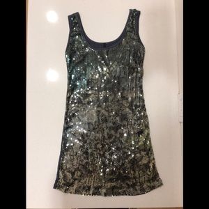 🎁3/25 NWOT top sequence (green tones) blouse